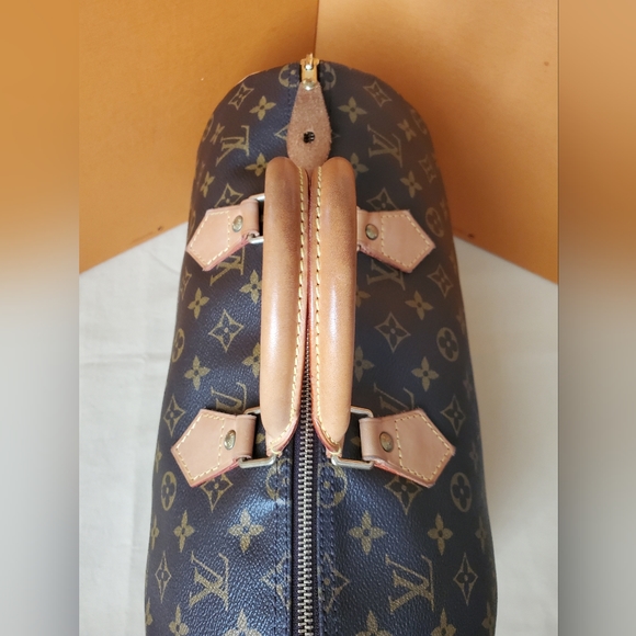 Louis Vuitton Speedy 35 Monogram Handbag - Picture 14 of 16